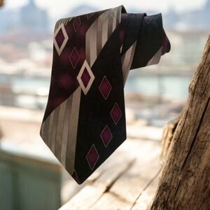 TIE  wide Puritan men’s necktie black burgundy triangle design nice color